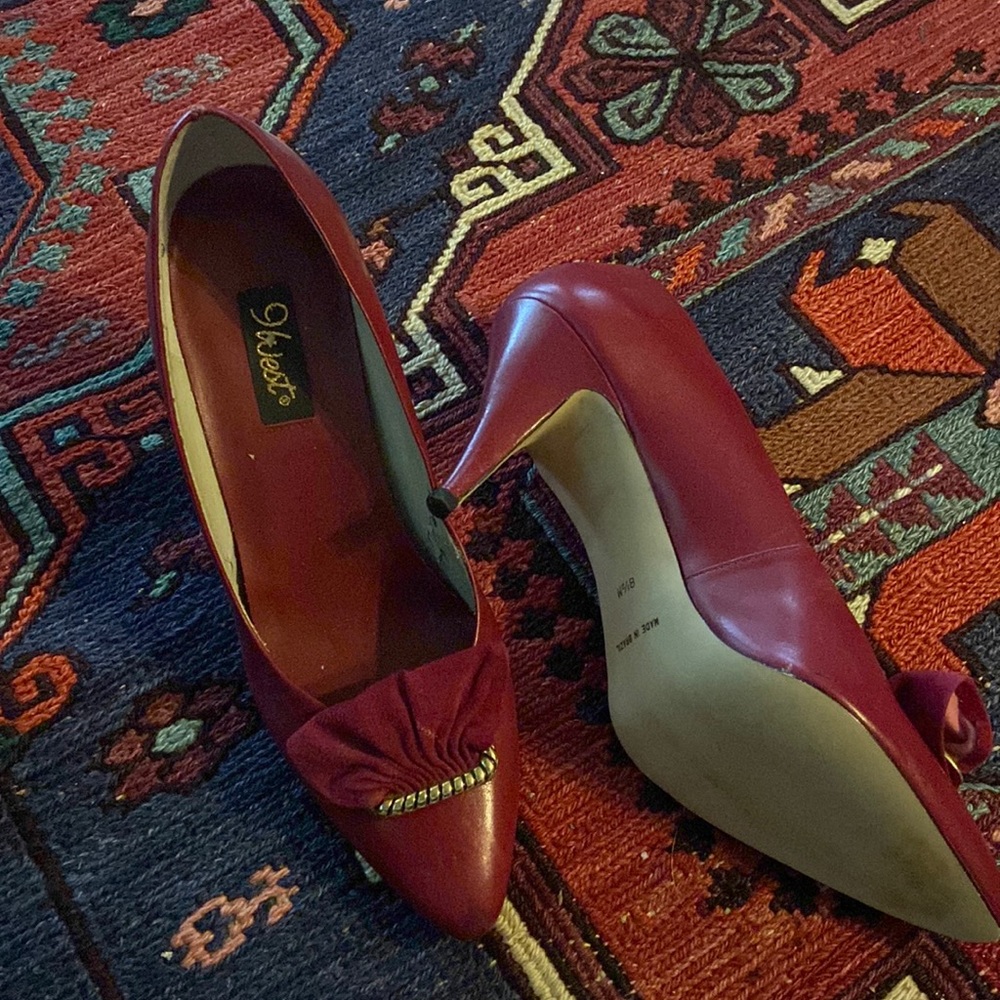 Wine colored heels size 8.5. From There is some wear on the inside.